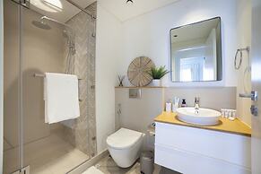 Modern Boho 1BR Sleeps4 Balcony Pool Gym Dxbhills