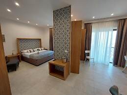 MISTRAL LUXURY SUITES