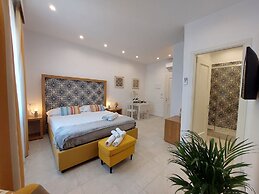 MISTRAL LUXURY SUITES