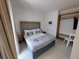 MISTRAL LUXURY SUITES