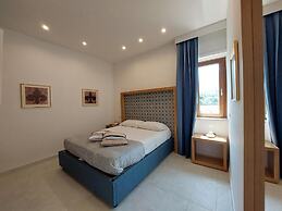 MISTRAL LUXURY SUITES