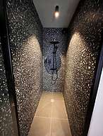 SUITE 28