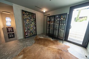 SUITE 28