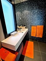 SUITE 28