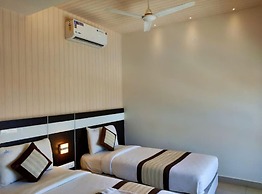 Yuvraj Palace Inn