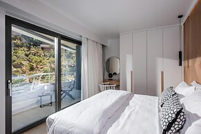 Made By The Sea Villas 17 Bdrm