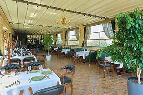 East Star Hotel