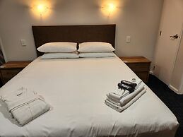 Botany Palms Motel