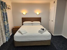 Botany Palms Motel