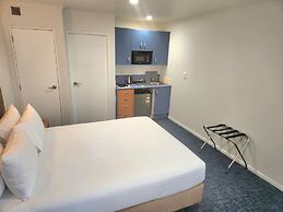 Botany Palms Motel