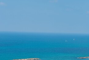 Bright Pearl For Exploring Tel-Aviv