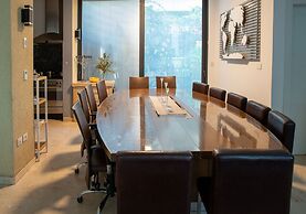 Grace Holon Villa & Pool