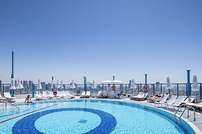 Awesome 2BR apt Balcony & pool access