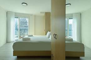 Awesome 2BR apt Balcony & pool access