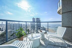 Awesome 2BR apt Balcony & pool access