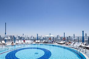 Awesome 2BR apt Balcony & pool access