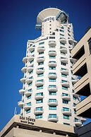 Awesome 2BR apt Balcony & pool access