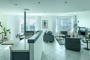 Awesome 2BR apt Balcony & pool access