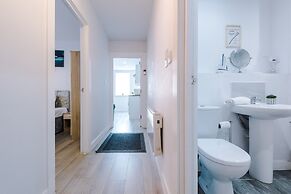 Stunning and Modern 2 Bedroom Apt in Liverpool