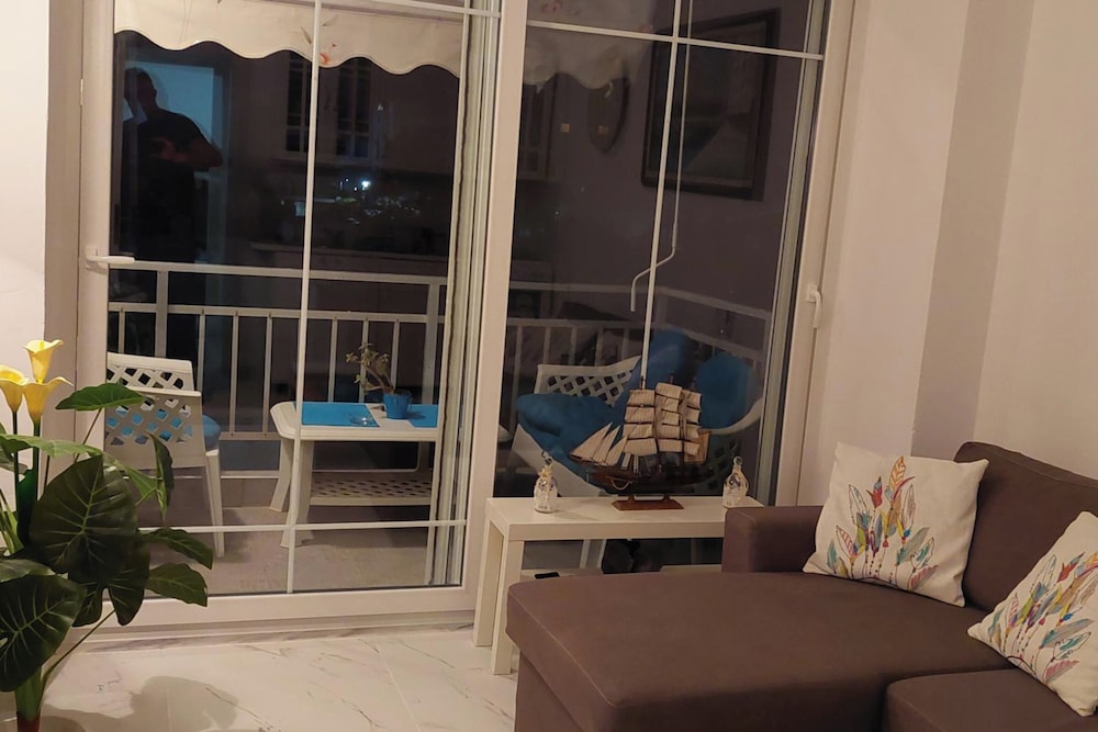 Apartment - Sleeps 2 - Parking - Balcony