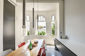 Modern & Bright 3BR apt with 2Balconies