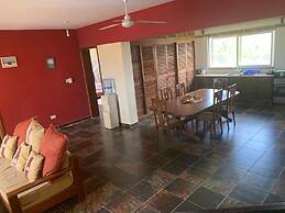 4 Bed Flat - Sleeps 8 - Pets - Pool - Parking