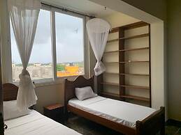 4 Bed Flat - Sleeps 8 - Pets - Pool - Parking