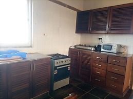 4 Bed Flat - Sleeps 8 - Pets - Pool - Parking
