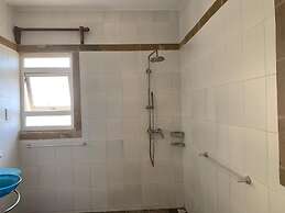 4 Bed Flat - Sleeps 8 - Pets - Pool - Parking
