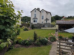 Llys Aeron Guest House