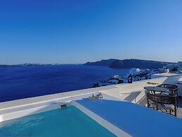 Oia Treasures Art Suites