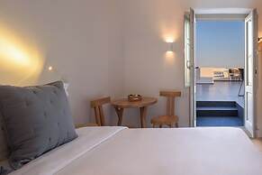 Oia Treasures Art Suites