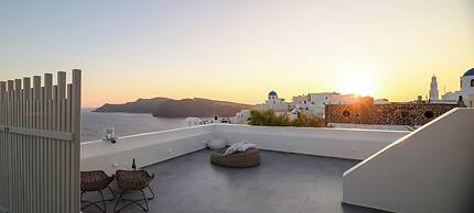 Oia Treasures Art Suites