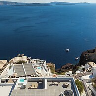 Oia Treasures Art Suites