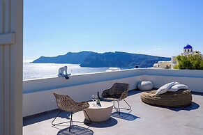 Oia Treasures Art Suites