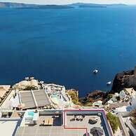 Oia Treasures Art Suites