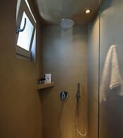 Oia Treasures Art Suites
