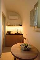 Oia Treasures Art Suites