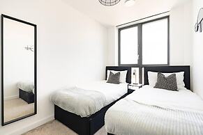 2 Bed Penthouse - Balcony - Smoking - Parking