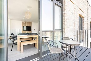 2 Bed Penthouse - Balcony - Smoking - Parking