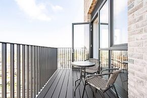 2 Bed Penthouse - Balcony - Smoking - Parking