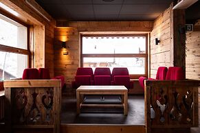 Peanut Mountain Lodge