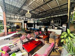 The Birdcage Boutique