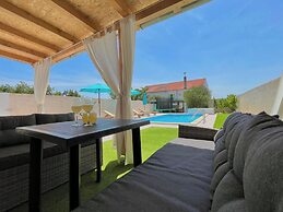 Holiday Home Mary with Pool
