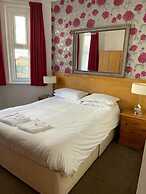 OYO The Lodge Bournemouth