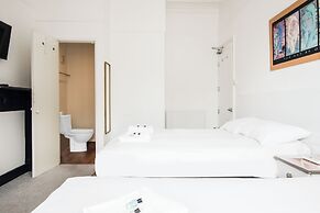 OYO The Lodge Bournemouth