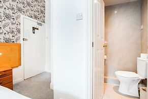 OYO The Lodge Bournemouth