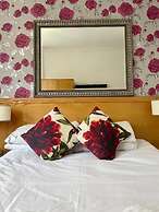 OYO The Lodge Bournemouth