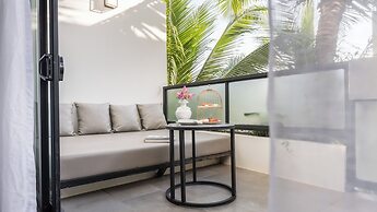 Shintana Saya La Maison