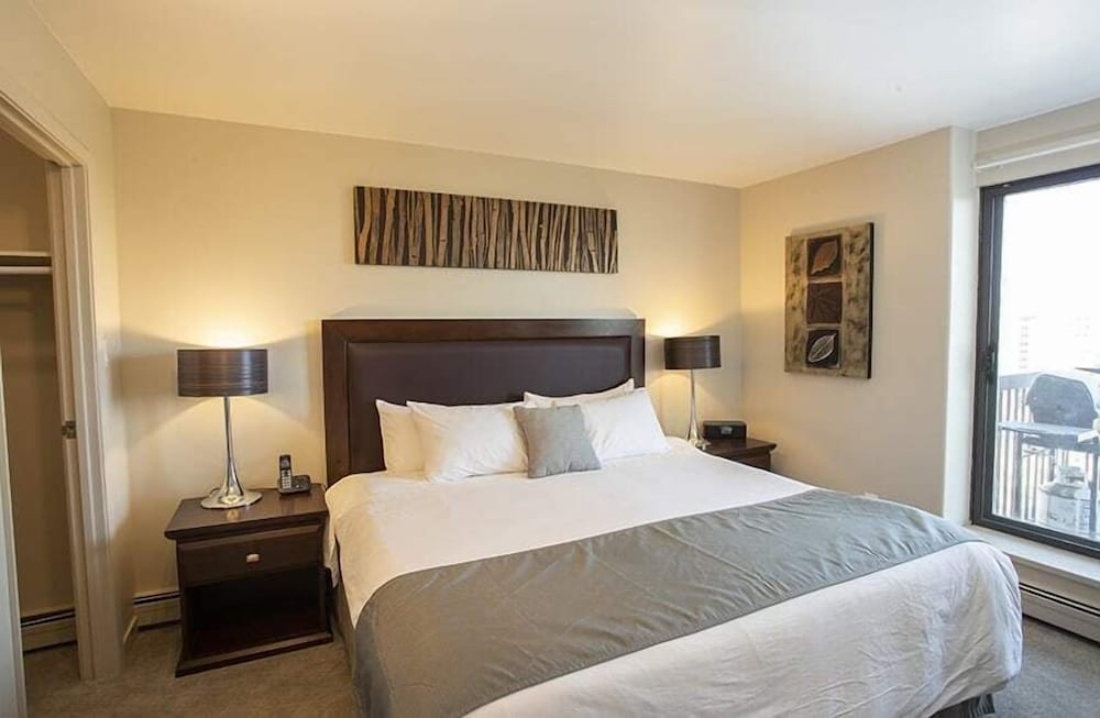 Obasa Suites @ The Hallmark